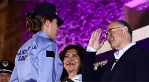 Alexandra, recibe la placa que Galindo usó como director de Seguridad Pública Alexandra, recibe la placa que Galindo usó como director de Seguridad Pública