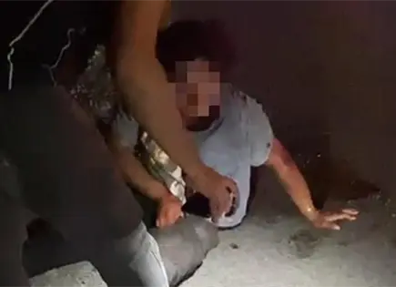 Choca motociclista con pacas de zacate Choca motociclista con pacas de zacate