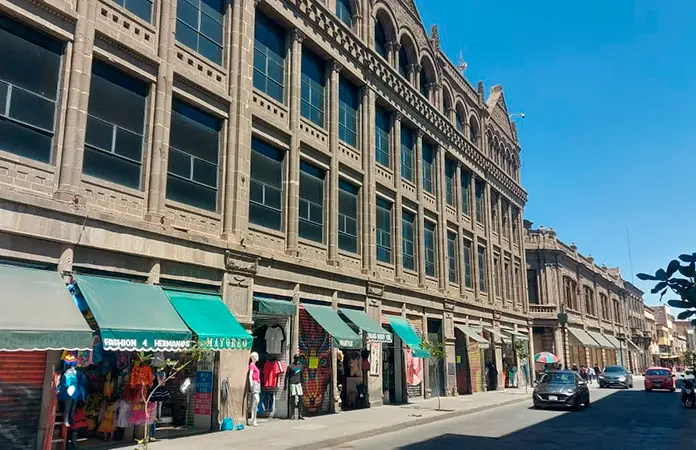 Dan mantenimiento a calles del Centro