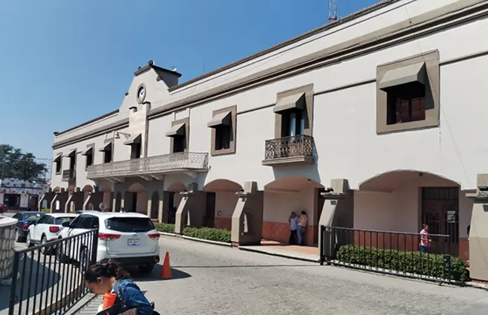 Dependencias suspenden labores este lunes