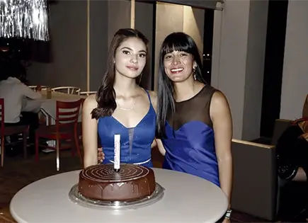 SELMA CELEBRA FELIZ SUS 15 A&Ntilde;OS