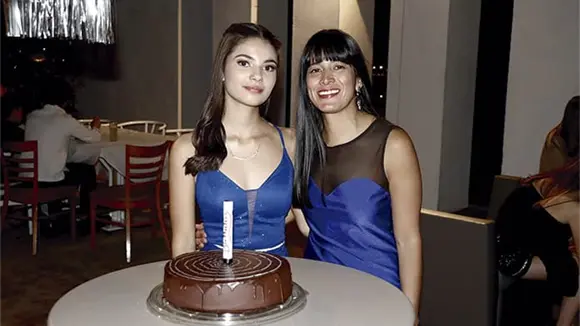 SELMA CELEBRA FELIZ SUS 15 A&Ntilde;OS