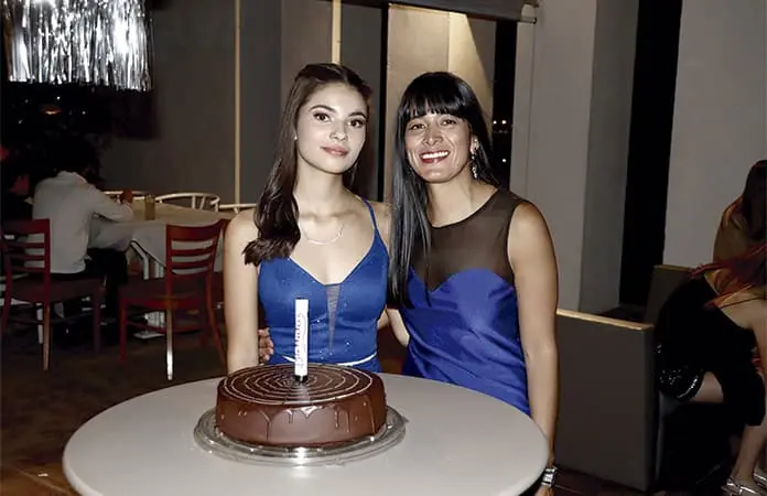 SELMA CELEBRA FELIZ SUS 15 A&Ntilde;OS