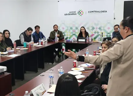 Capacitan a funcionarios en transparencia