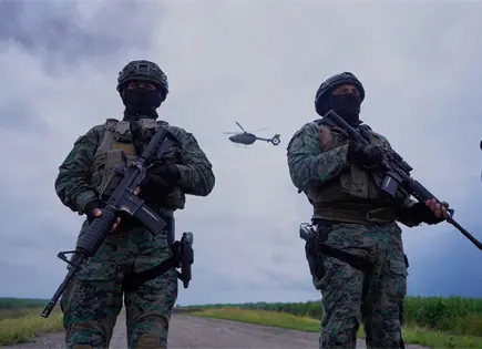 Ecuador reconoce bombardeos a grupos armados colombianos en su territorio