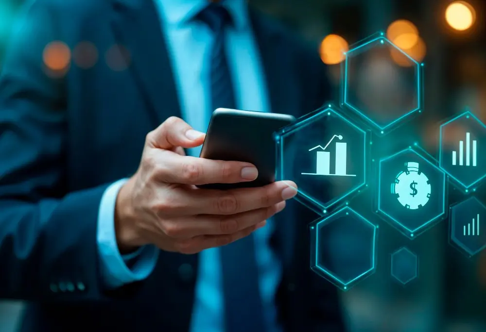 Moisés Chaves impulsa inclusión financiera y modernización en Bankaool