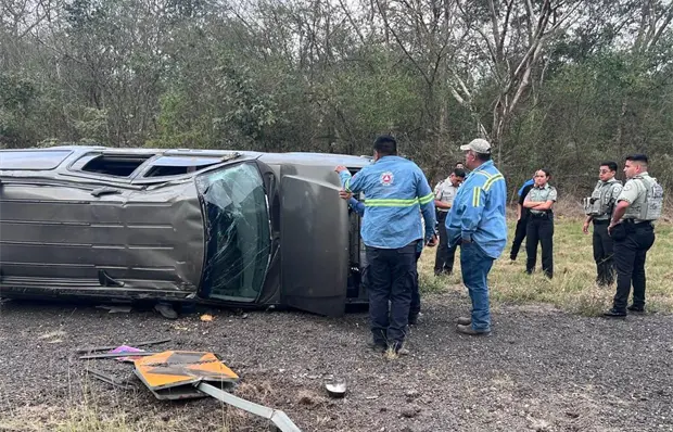 Volcadura sobre la Valles-Ray&oacute;n deja dos personas lesionadas
