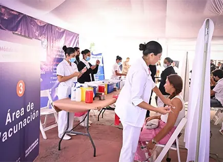Aplican m&aacute;s de 13 millones de vacunas