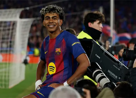 Bar&ccedil;a se da un fest&iacute;n y avanza en la Champions