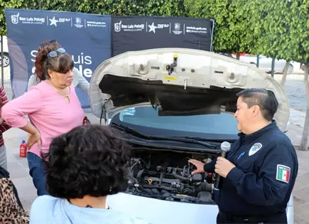 Mujeres aprenden mec&aacute;nica b&aacute;sica en taller del DIF y SSPC