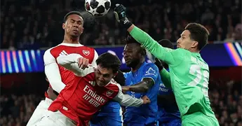 Gol de Eze mantiene al Arsenal en racha