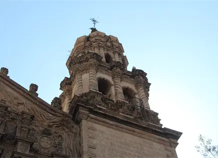 Buscan 5 mdp para restaurar torre de Templo del Carmen