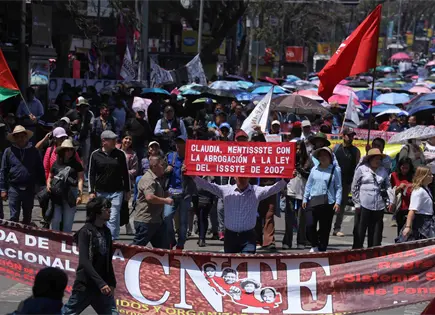 CNTE bloquea paseo de la Reforma y exige reuni&oacute;n con Sheinbaum
