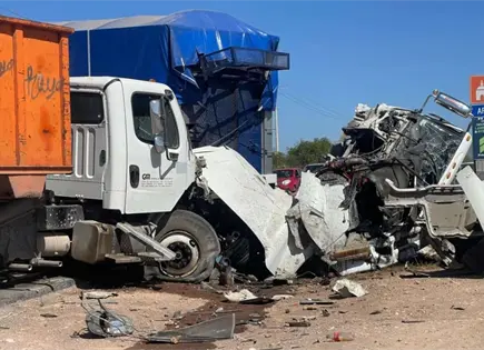 Fotos | Aparatoso choque de frente en carretera a Rioverde