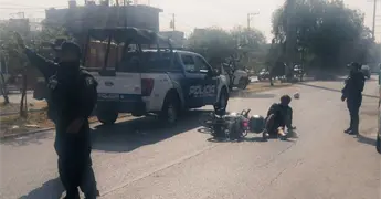 Se estrella motociclista en patrulla sobre avenida Salk