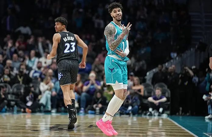 Hornets encestan 21 triples ante el Magic
