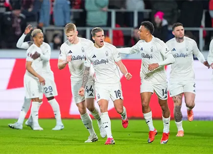 Nottingham Forest avanza a cuartos de final en Dinamarca