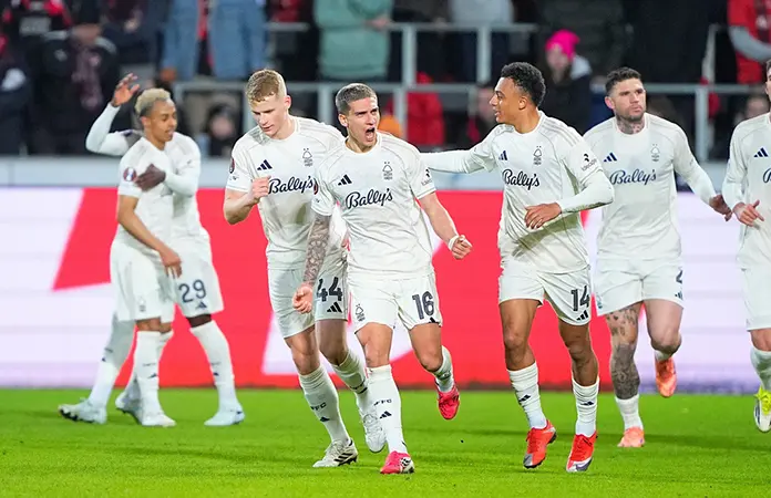 Nottingham Forest vence a Midtjylland