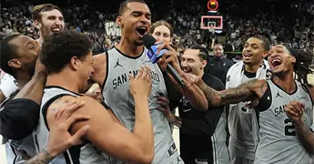 Wembanyama anota tiro ganador para los Spurs