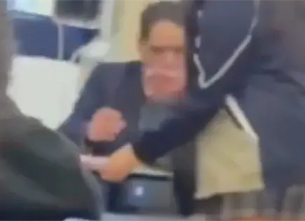 Cae docente por tomar fotos a una alumnas de Colegio del Valle