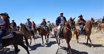 Celebran cabalgata en honor a San Jos&eacute;