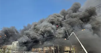 Fallecen 10 personas por incendio en f&aacute;brica