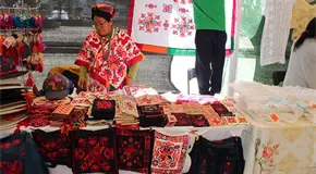 Festival del Artesano llena de color plaza de Soledad