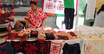 Festival del Artesano llena de color plaza de Soledad