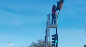 Instalan nuevamente sem&aacute;foros del Eje 114