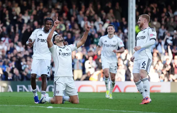 Ra&uacute;l Jim&eacute;nez anota en el triunfo del Fulham