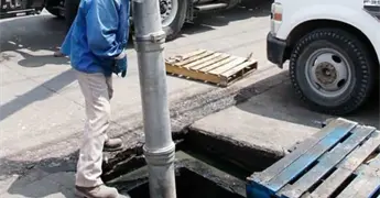 Retiran una tonelada de basura en drenaje del centro