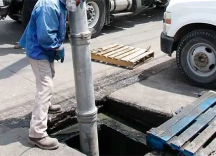 Retiran una tonelada de basura en drenaje del centro