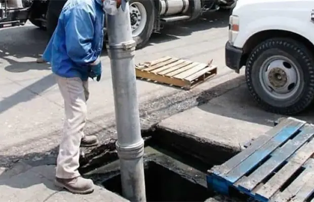 Retiran una tonelada de basura en drenaje del centro