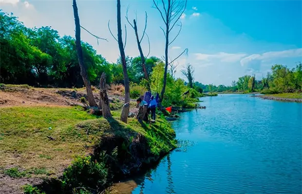 Limpian parajes tur&iacute;sticos previo a las vacaciones