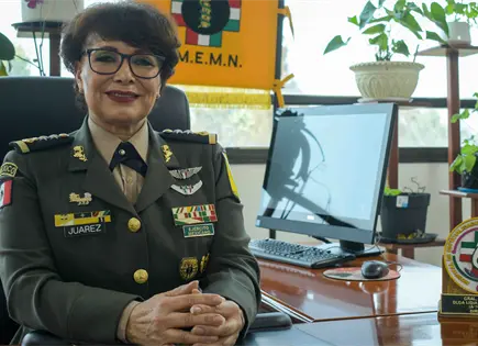 “Mujeres vamos fuerte en el Ejército” “Mujeres vamos fuerte en el Ejército”