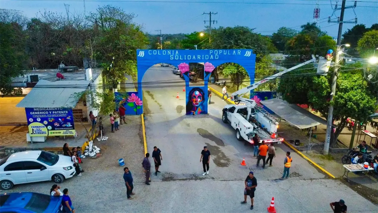 Murales toman colonias: rehabilitan Arcos en Valles