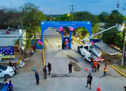 Murales toman colonias: rehabilitan Arcos en Valles