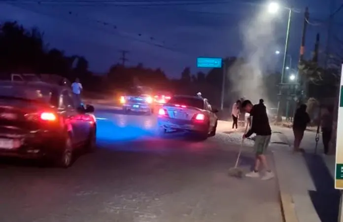 Obligan a los burócratas a barrer las calles