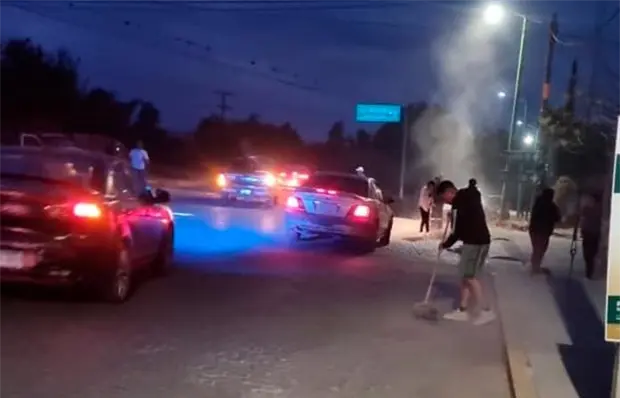 Obligan a los bur&oacute;cratas a barrer las calles