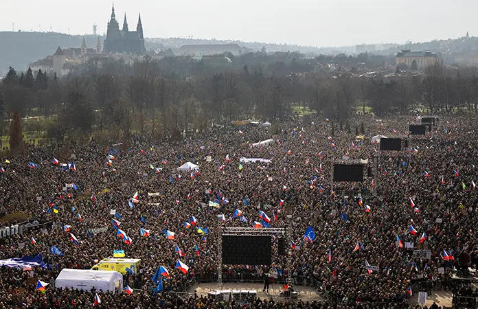 Protestan contra Babiš en Praga