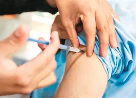 &iquest;D&oacute;nde vacunar&aacute;n contra VPH a adolescentes en SLP?