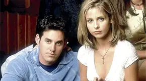 SARAH MICHELLE RECUERDA A NICHOLAS BRENDON