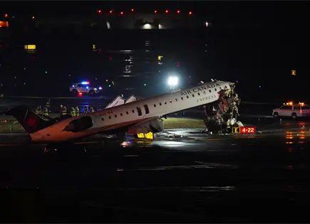 Choque entre avi&oacute;n Air Canada y cami&oacute;n bomberos en LaGuardia
