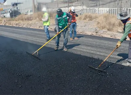 Empiezan a asfaltar laterales del paso a desnivel en la Arena Potos&iacute;