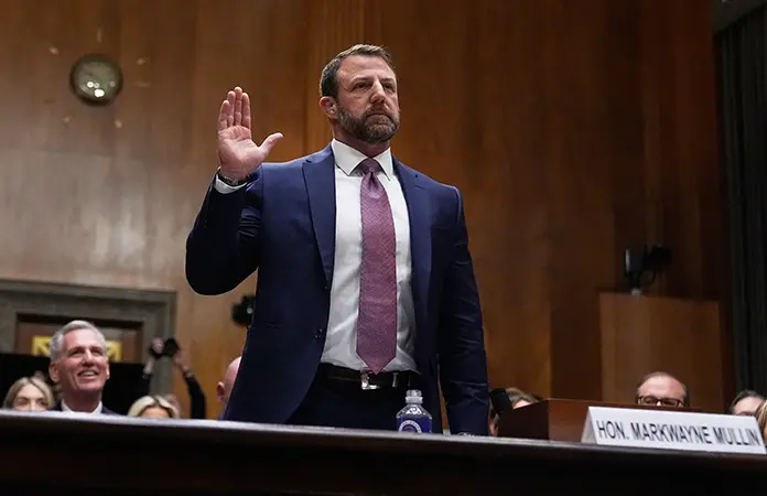 Markwayne Mullin estará al frente del DHS