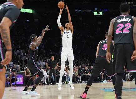 Spurs arrollan al Heat en Miami y suman sexta victoria