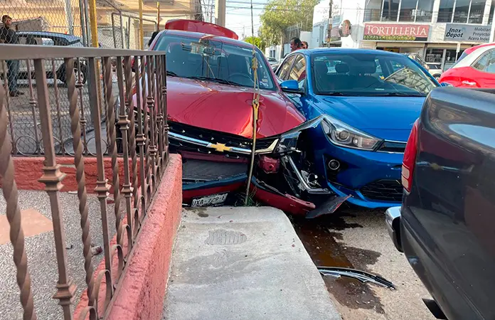 Aparatoso accidente vial en Barrio de Tequis