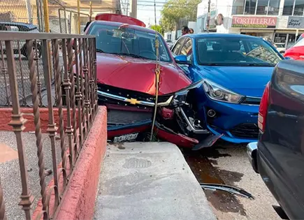 Aparatoso accidente vial en Barrio de Tequis Aparatoso accidente vial en Barrio de Tequis