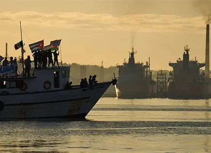 Arriba a La Habana primer barco de ayuda
