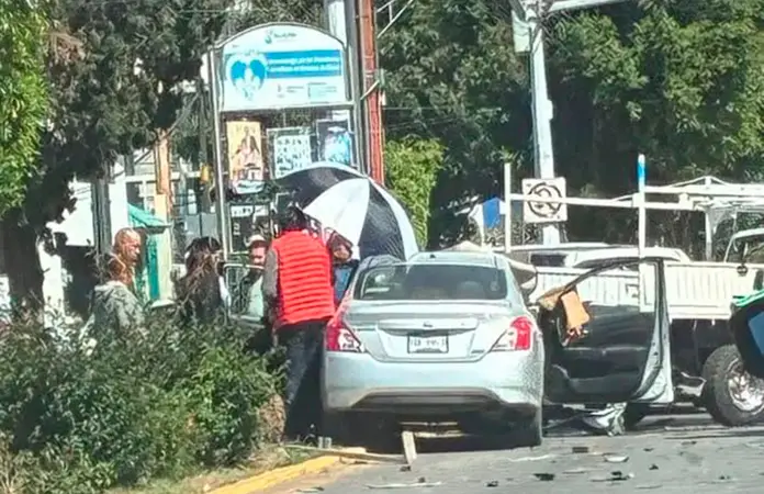 Choque de vehículos deja tres lesionados